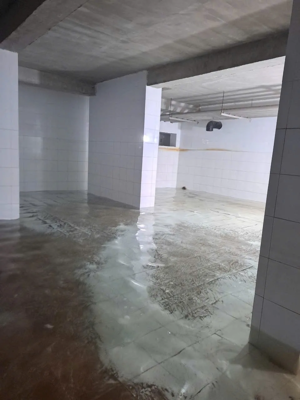 Vệ sinh bể nước ngầm sinh hoạt tại tòa B6 - Masteri Central Point